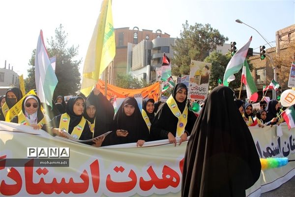 حضور فرزندان سلیمانی در راهپیمایی 13 آبان