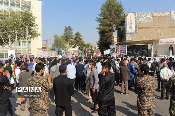 حضور فرزندان سلیمانی در راهپیمایی 13 آبان