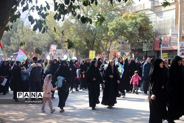 حضور فرزندان سلیمانی در راهپیمایی 13 آبان