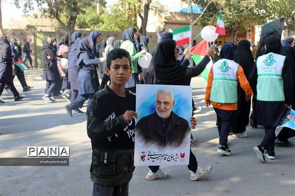 حضور فرزندان سلیمانی در راهپیمایی 13 آبان