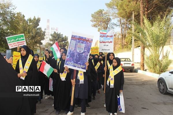 حضور فرزندان سلیمانی در راهپیمایی 13 آبان
