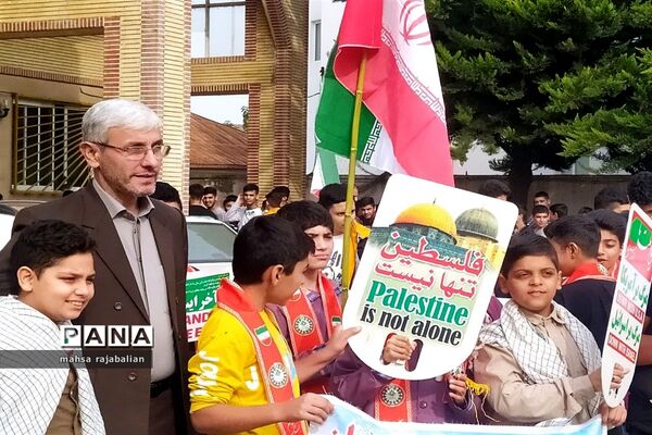 راهپیمایی روز دانش‌آموز در بهنمیر