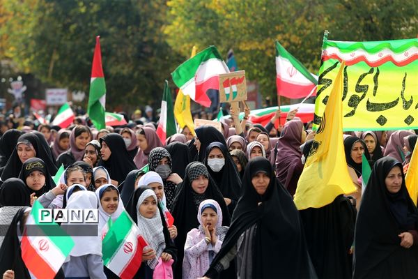 حضور دانش‌آموزان در راهپیمایی سیزده آبان ماه