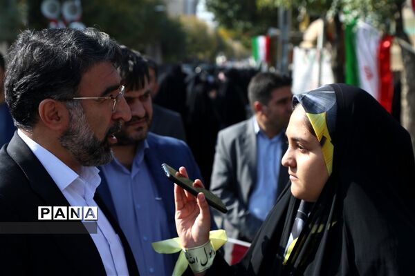 حضور دانش‌آموزان در راهپیمایی سیزده آبان ماه