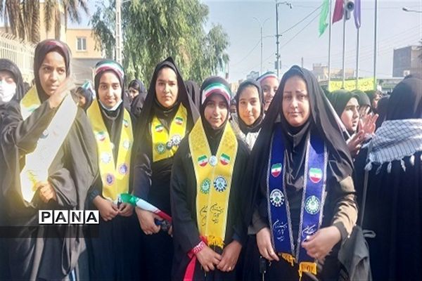 حضور دانش‌آموزان عشایری کرمان در راهپیمایی 13 آبان