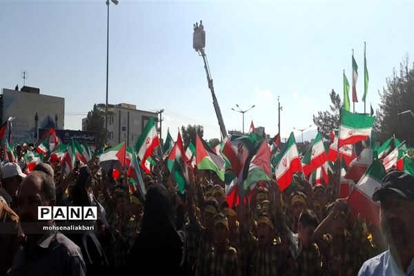 حضور پرشور دانش‌آموزان شهرستان بیرجند در راهپیمایی 13 آبان