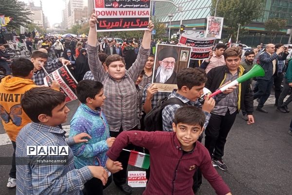 راهپیمایی روز سیزده آبان