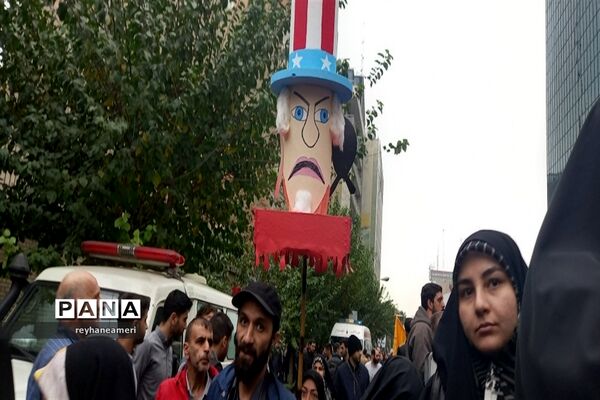 راهپیمایی روز سیزده آبان