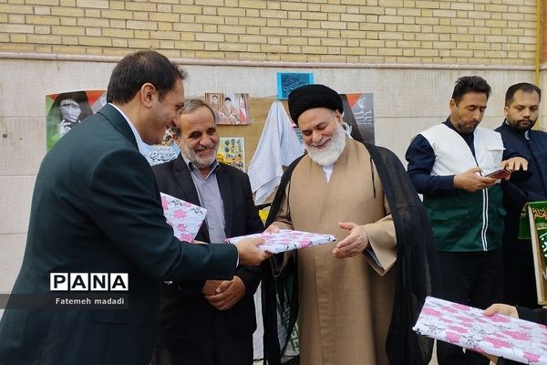 مراسم بزرگداشت مدافع امنیت و آیین روز دانش‌آموز در مدرسه نشاط بهارستان 2