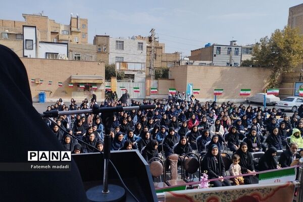 مراسم بزرگداشت مدافع امنیت و آیین روز دانش‌آموز در مدرسه نشاط بهارستان 2