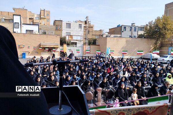 مراسم بزرگداشت مدافع امنیت و آیین روز دانش‌آموز در مدرسه نشاط بهارستان 2
