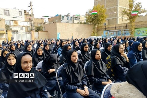 مراسم بزرگداشت مدافع امنیت و آیین روز دانش‌آموز در مدرسه نشاط بهارستان 2