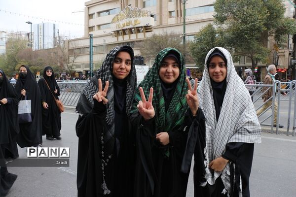 حضور پرشور دانش‌آموزان در راهپیمایی 13 آبان