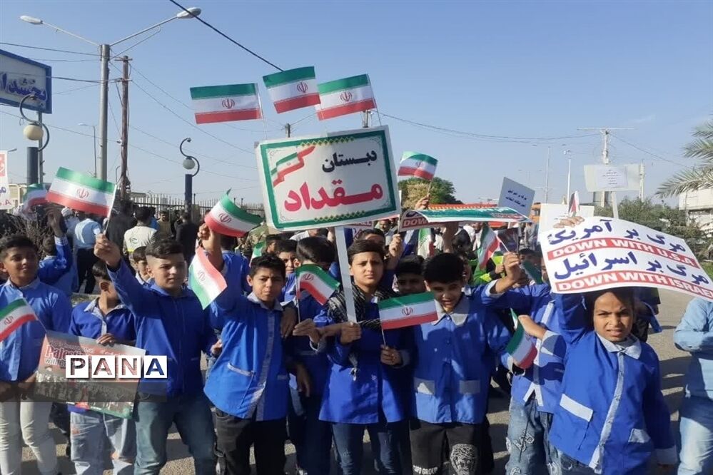 راهپیمایی دانش‌آموزان شهرستان شوش در روز ۱۳ آبان