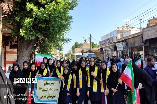 راهپیمایی دانش‌آموزان شهرستان شوش در روز ۱۳ آبان