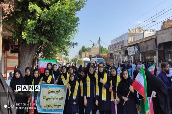 راهپیمایی دانش‌آموزان شهرستان شوش در روز ۱۳ آبان