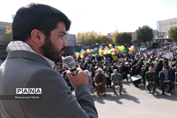 راهپیمایی مردم آباده درگرامیداشت روز دانش‌آموز