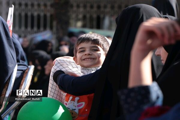 راهپیمایی مردم آباده درگرامیداشت روز دانش‌آموز