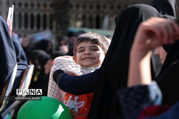 راهپیمایی مردم آباده درگرامیداشت روز دانش‌آموز