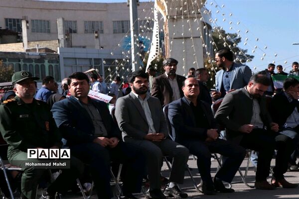 راهپیمایی مردم آباده درگرامیداشت روز دانش‌آموز