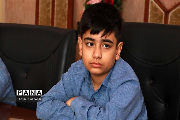 دیدار اعضای شوراهای دانش‌آموزی آموزشگاه دانش صدرا با مدیر آموزش و پرورش میبد