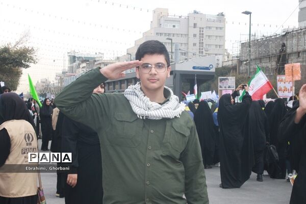 حضور گسترده مشهدی‌ها در راهپیمایی ۱۳ آبان