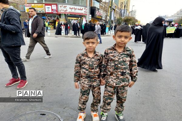 حضور گسترده مشهدی‌ها در راهپیمایی ۱۳ آبان