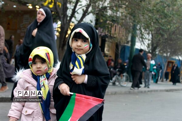 حضور گسترده مشهدی‌ها در راهپیمایی ۱۳ آبان