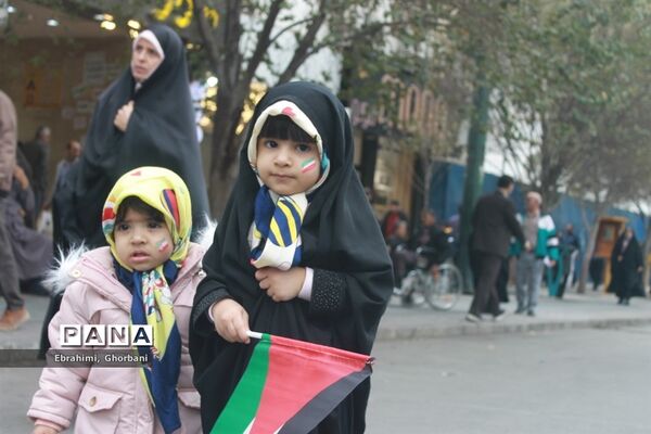 حضور گسترده مشهدی‌ها در راهپیمایی ۱۳ آبان