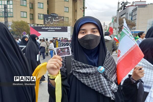 حضور گسترده مشهدی‌ها در راهپیمایی ۱۳ آبان