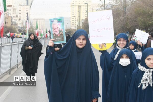حضور گسترده مشهدی‌ها در راهپیمایی ۱۳ آبان