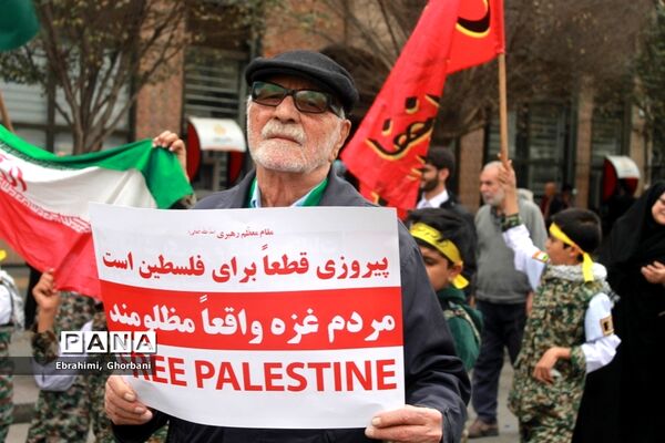 حضور گسترده مشهدی‌ها در راهپیمایی ۱۳ آبان
