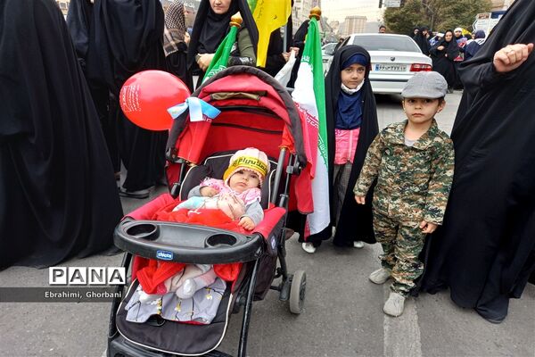 حضور گسترده مشهدی‌ها در راهپیمایی ۱۳ آبان