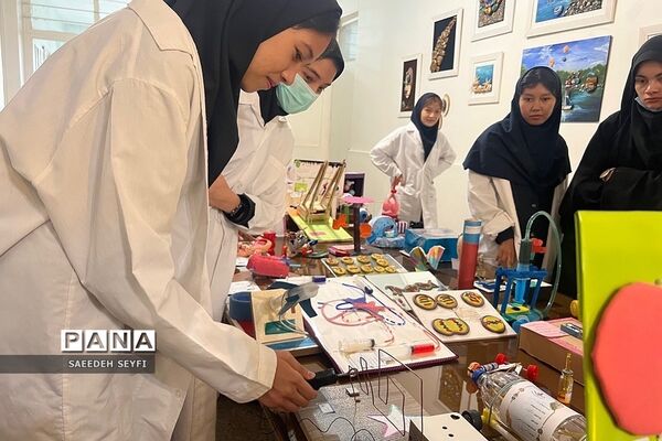 نمایشگاه دست سازه‌های آزمایشگاهی پژوهش‌سرای دانش‌آموزی کاوش