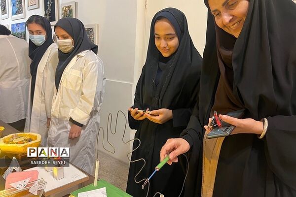 نمایشگاه دست سازه‌های آزمایشگاهی پژوهش‌سرای دانش‌آموزی کاوش