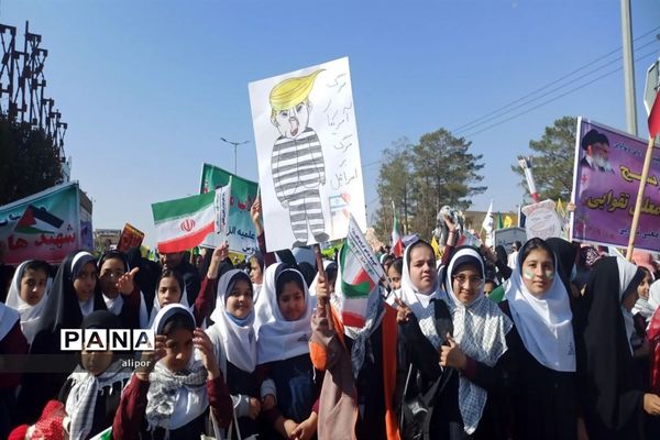 حضور پر شور دانش آموزان دختر خراسان جنوبی  در راهپیمایی 13 آبان