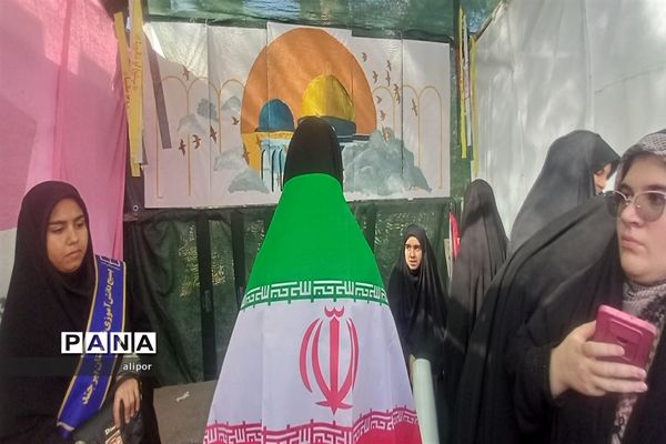 حضور پر شور دانش آموزان دختر خراسان جنوبی  در راهپیمایی 13 آبان