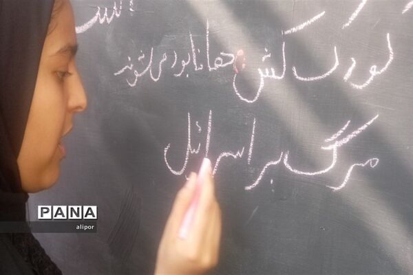 حضور پر شور دانش آموزان دختر خراسان جنوبی  در راهپیمایی 13 آبان