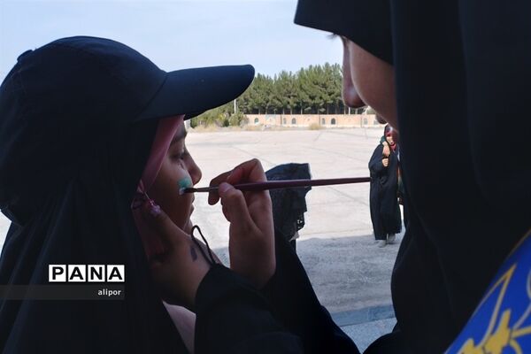 حضور پر شور دانش آموزان دختر خراسان جنوبی  در راهپیمایی 13 آبان