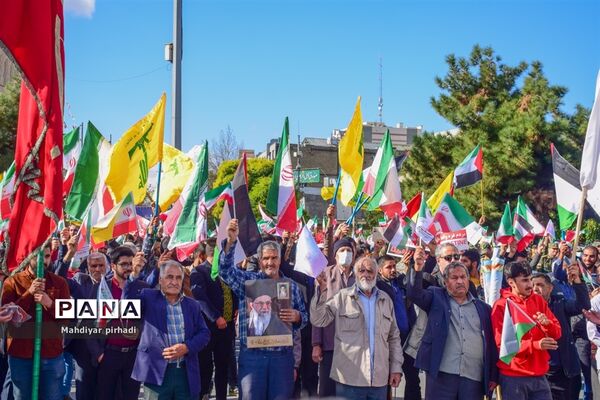 حضور پرشور دانش‌آموزان در راهپیمایی ۱۳ آبان شهر اراک