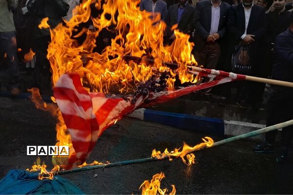 راهپیمایی باشکوه ۱۳ آبان در بهارستان 2