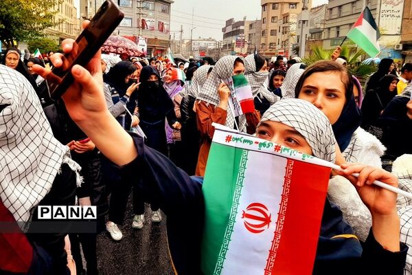 راهپیمایی باشکوه ۱۳ آبان در بهارستان 2