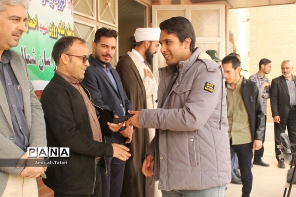 نواختن‌ زنگ استکبار‌ستیزی در دبیرستان شهید احمد ارغیانی شهرستان بام و صفی آباد