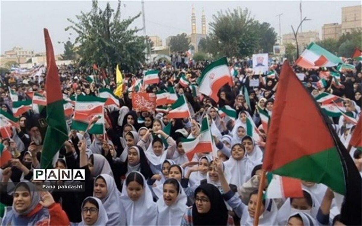 تجمع دانش‌آموزان پاکدشتی به مناسبت ۱۳ آبان/فیلم