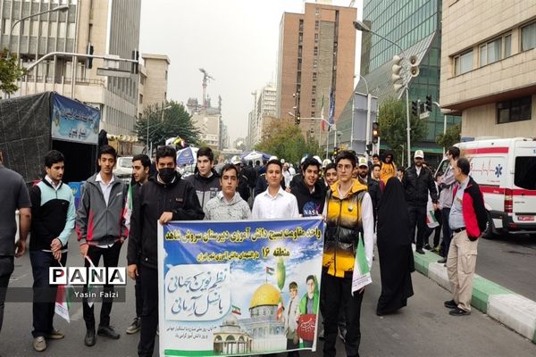حضور دانش‌آموزان منطقه ۱۶ در مراسم ۱۳ آبان روز دانش‌آموز