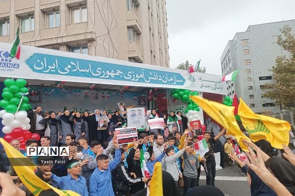 حضور دانش‌آموزان منطقه ۱۶ در مراسم ۱۳ آبان روز دانش‌آموز