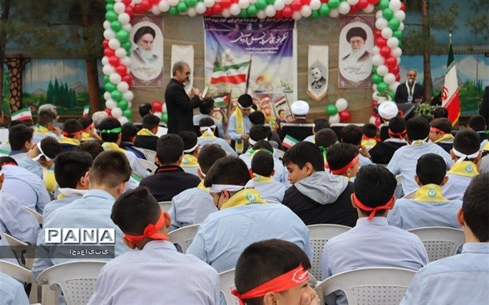دانش‌آموزان از زمان شکل‌گیری انقلاب اسلامی همواره حضور موثری در جبهه‌های مختلف داشته‌اند
