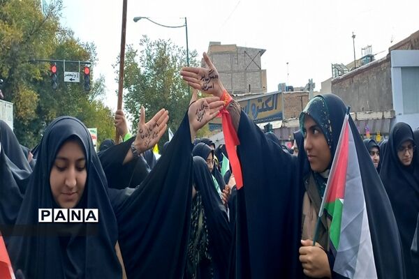 راهپیمایی ۱۳ آبان در شهرکرد