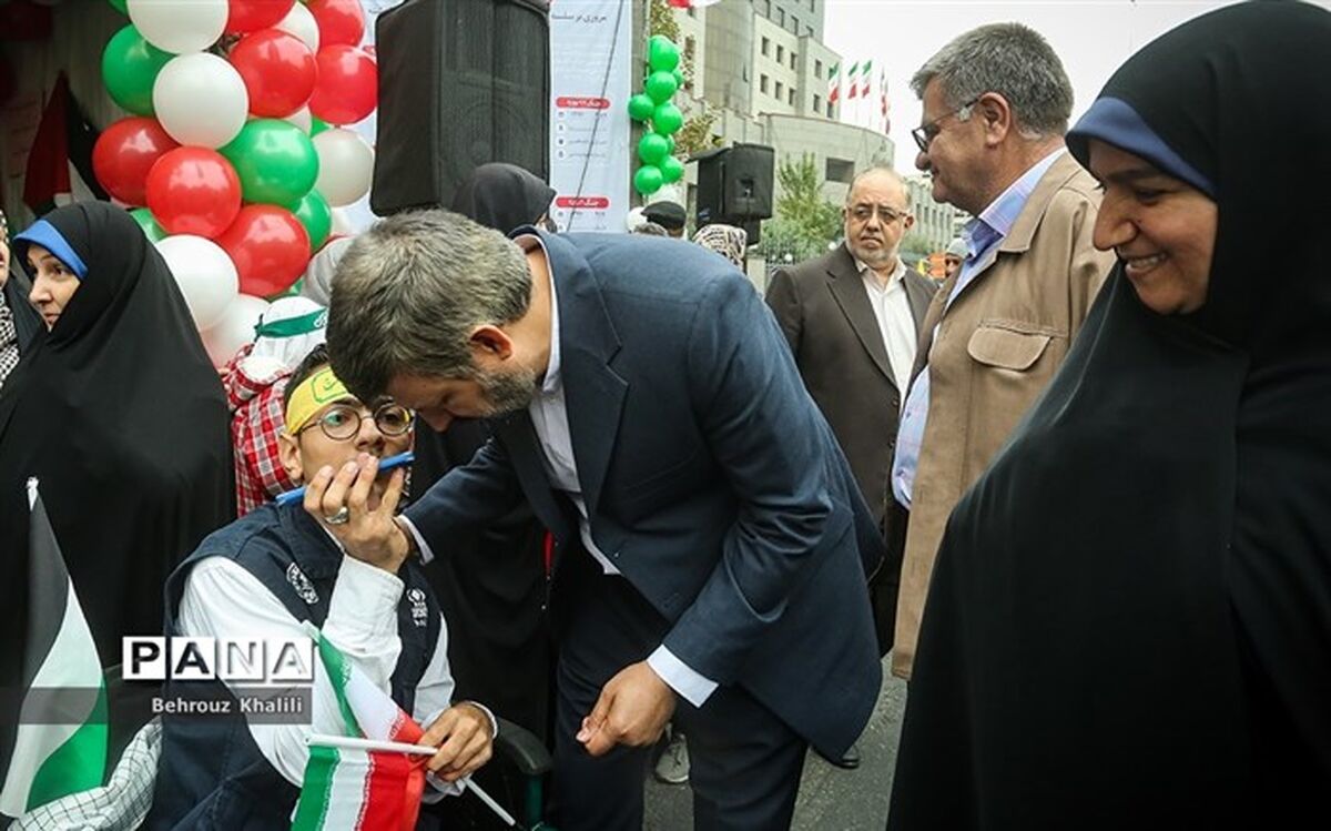 دانش‌آموزان حامی مظلومان عالم هستند