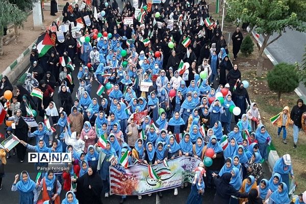 برگزاری یوم‌الله ۱۳ آبان در شهرستان قرچک